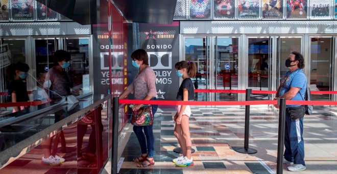 Evitar el contacto, pero sin necesidad de mascarillas: las salas de cine reabren en la mayoría de ciudades de España