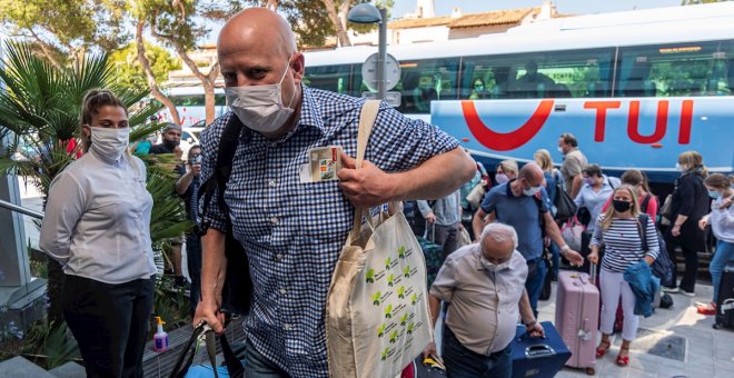 Miles de alemanes vuelan a Mallorca en Semana Santa a pesar de los llamamientos del Gobierno alemán a evitar viajes