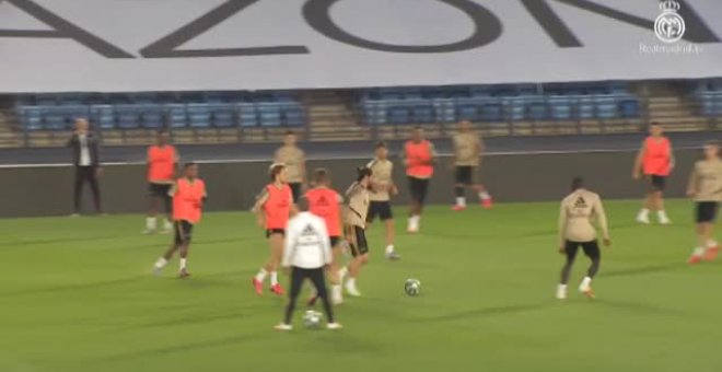 El Real Madrid entrena de noche para adaptarse al horario del partido contra el Valencia