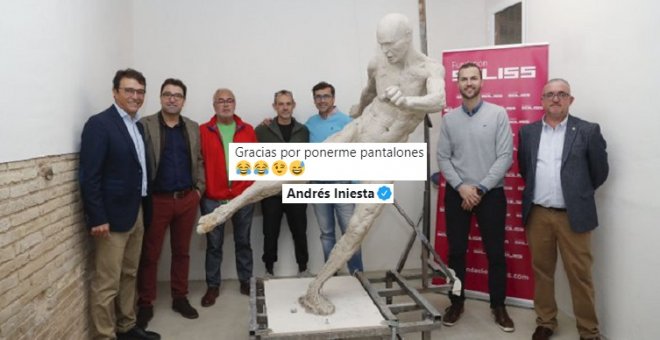 Iniesta se pronuncia sobre su estatua desnuda: "Gracias por ponerme pantalones"