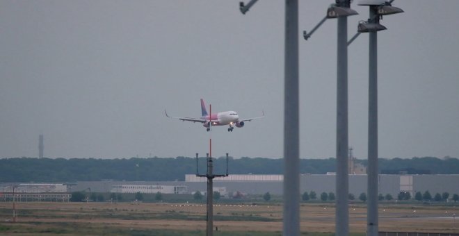 Primer vuelo de pasajeros después del coronavirus que aterriza en Leipzig