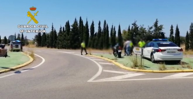 La Guardia Civil sorprende a dos motoristas circulando a más del doble de la velocidad permitida