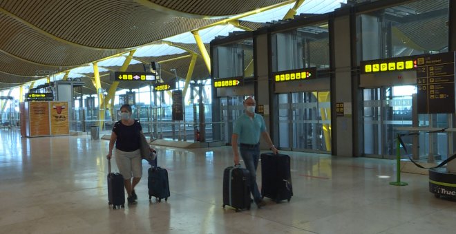 Los aeropuertos españoles prevén recibir 100 vuelos del espacio Schengen este domingo