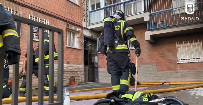 16 personas intoxicadas tras un incendio en una vivienda en San Blas (Madrid)