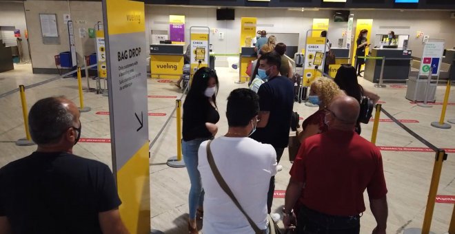 Aeropuerto de Sevilla, durante el primer día laborable tras el estado de alarma