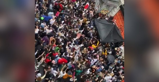 Lluvia de críticas por la celebración masiva y sin mascarillas de la Fiesta de la Música en París