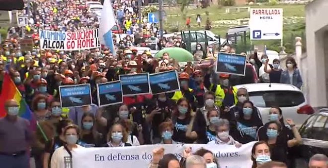 Marcha multitudinaria en Burela (Lugo) contra el cierre de Alcoa