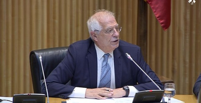 Borrell desdeña los ataques del independentismo en su 'vuelta' al Congreso