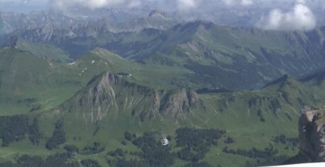 Un acróbata suizo supera tres records del mundo en su especialidad