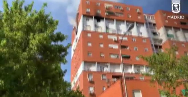 Una mujer de 59 años hospitalizada en estado grave por un incendio en una vivienda en Puente de Vallecas (Madrid)