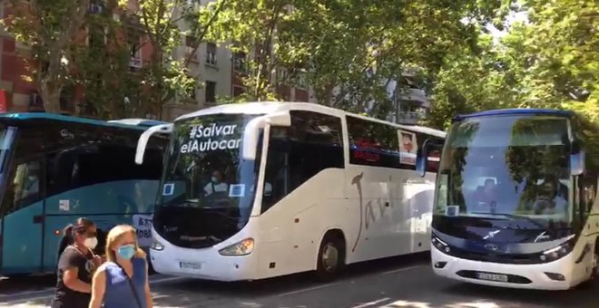 Autocares vuelven a protestar en Barcelona para reclamar ayudas