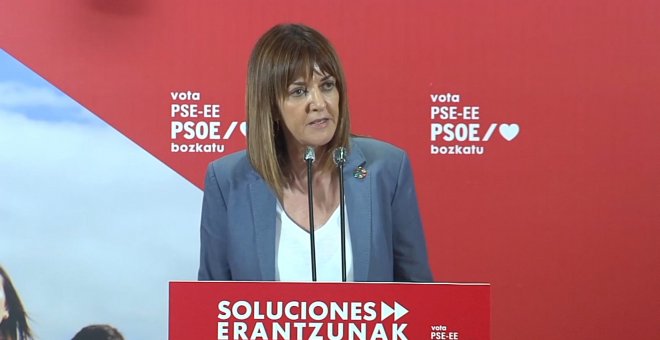 Mendia carga contra los que "pierden el tiempo arrojándose banderas"