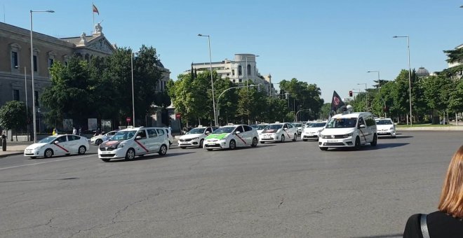 Los taxistas se concentran en el centro de Madrid