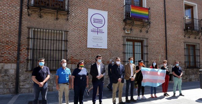 Un juzgado obliga a la Diputación de Valladolid a retirar su bandera LGTBI