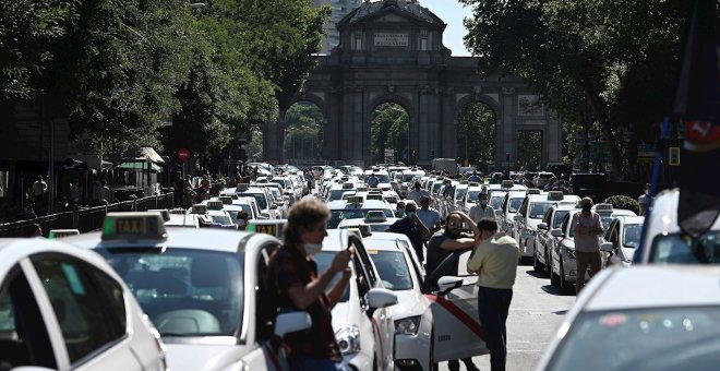 El sector del taxi vuelve a la protesta: "Nos lanzan a la calle cuando no hay trabajo"