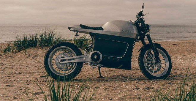 Tarform Luna, la motocicleta eléctrica de diseño futurista, batería modular y mucha tecnología