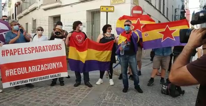 Colectivos antimonárquicos se concentran en Badajoz