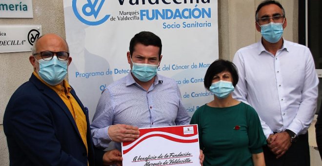 El Ayuntamiento dona 4.000 euros de las dietas de sus concejales a la Fundación Marqués de Valdecilla