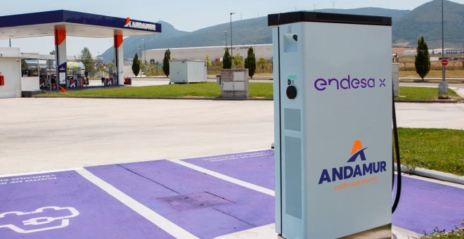 Ya están operativos los dos primeros cargadores rápidos de Endesa en las gasolineras Andamur
