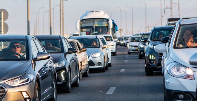 Tráfico intenso en la salida de las principales capitales en el segundo día de la operación salida