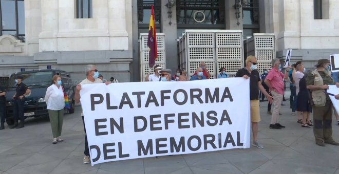 Plataforma en defensa del memorial carga contra Almeida