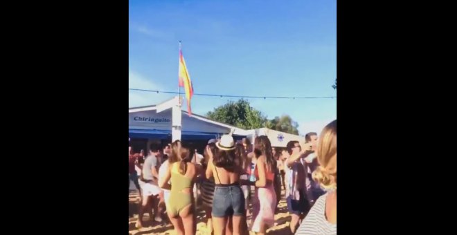 Las fiestas de jóvenes en la playa, la 'nueva normalidad' en Santander