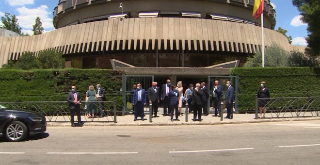 Felipe VI sale del TC tras conmemorar su 40 aniversario