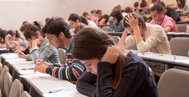 Los estudiantes se presentan a una EBAU "excepcional", con distancia de seguridad pero sin mascarillas durante la prueba