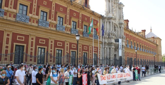 IU moviliza a sus alcaldes contra los recortes de Juanma Moreno