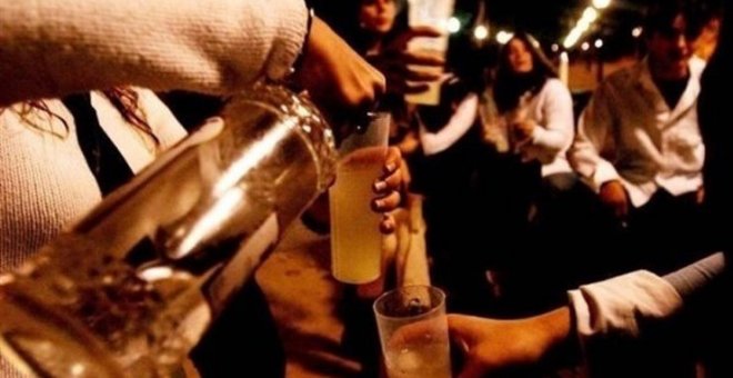 Denunciadas 21 personas por hacer botellón en la vía pública en Camargo