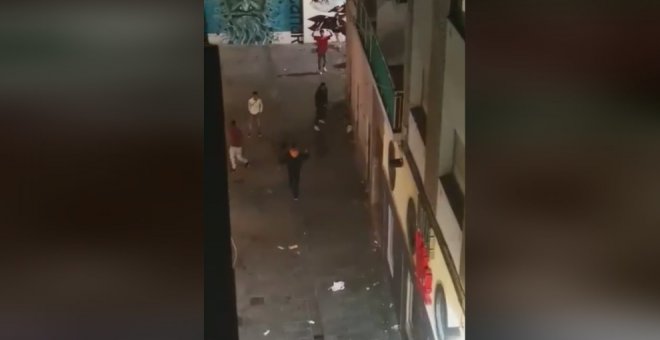 Juerga en las calles castreñas en la 'celebración' del Coso Blanco