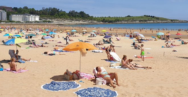 Los 'saltos' a la valla para entrar en las playas de Santander, que "ponen en peligro a la sociedad", serán "atajados"