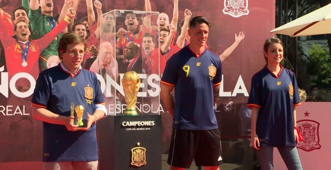 La Copa del Mundo preside Colón en el décimo aniversario del Mundial de Sudáfrica