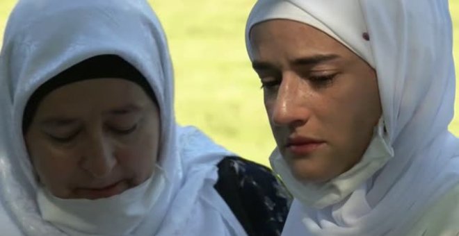 Los bosnios recuerdan la masacre de Srebrenica cuando se cumple 25 años del genocidio
