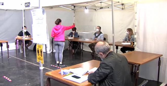 Los vecinos de Ordizia votan al aire libre y con medidas extraordinarias de prevención