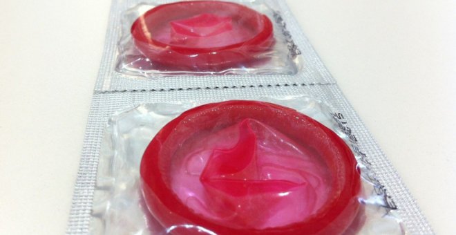 Sanidad alerta de la venta en España de preservativos Durex falsificados