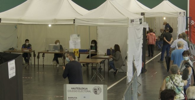 Galicia registra un 42,97% de participación a las 17,00 horas y Euskadi un 36,02%