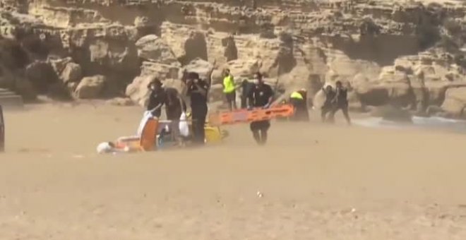 Rescatan en helicóptero a un bañista imprudente en Rodalquilar (Almería)