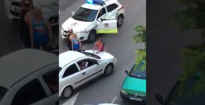 Una discusión en Maliaño termina en agresión y con un coche con los limpiaparabrisas arrancados