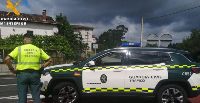 La Guardia Civil auxilia a un menor de 4 años que se atragantó al comer en el coche