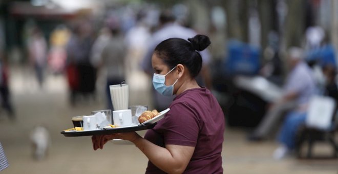 Barcelona reducirá su actividad social ante el rápido avance del virus