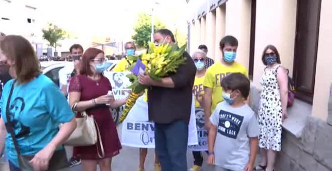 Oriol Junqueras, recibido con muestras de cariño por los vecinos de su pueblo