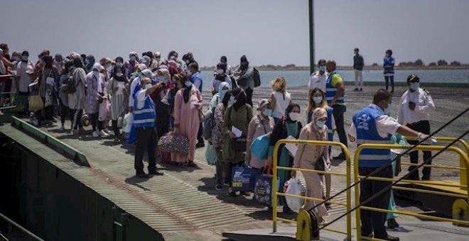 Vuelven a Marruecos las primeras 1.200 temporeras atrapadas en Huelva por el coronavirus