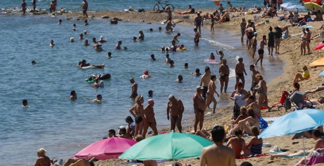 El Govern només permet fer activitats culturals amb autorització prèvia i manté obertes platges i piscines a l'aire lliure