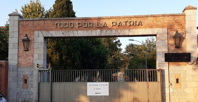 Piden al Gobierno que retire de todos los cuarteles de España el lema "Todo por la patria"