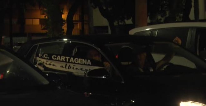 Las calles de Cartagena se convierten en una fiesta tras el ascenso del equipo a Segunda