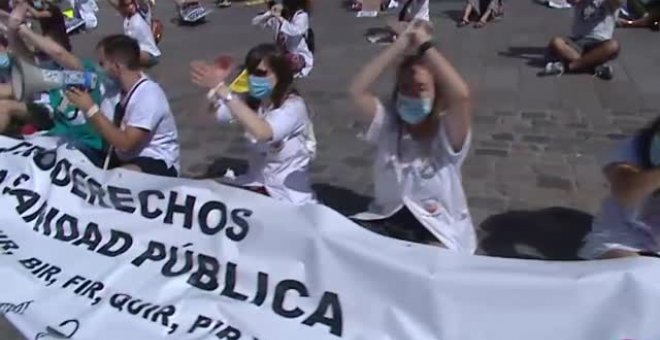 Cientos de médicos MIR protestan en su segunda semana de huelga