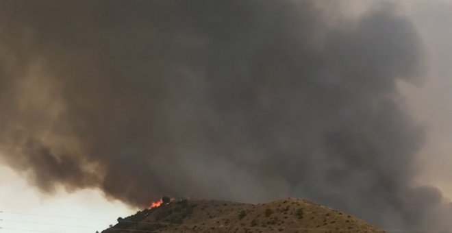 El incendio de Agramón alcanza el nivel 1 tras el corte de la carretera