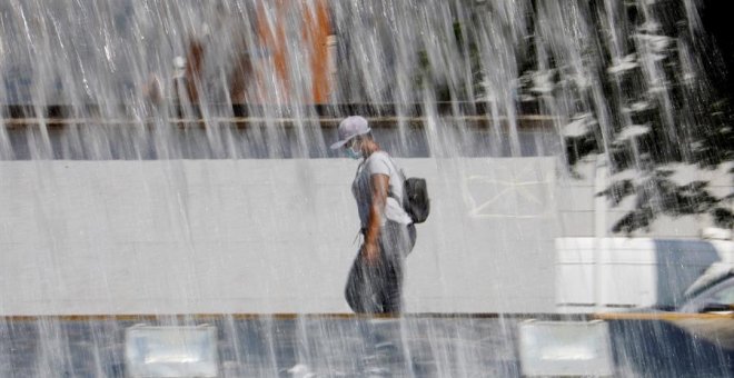Las temperaturas bajan hoy en España, pero 15 provincias continuan con avisos por calor o tormentas
