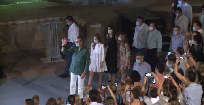 Los Reyes y sus hijas acuden a inauguración del Festival de Mérida